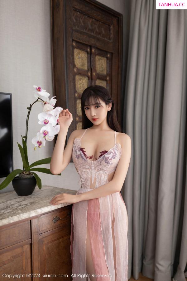 [XiuRen]高清写真图 2024.08.01 No.8954 陆萱萱 长裙美腿